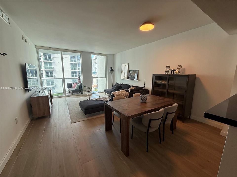 Recently Rented: $3,000 (1 beds, 1 baths, 806 Square Feet)