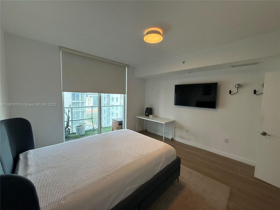 Recently Rented: $3,000 (1 beds, 1 baths, 806 Square Feet)