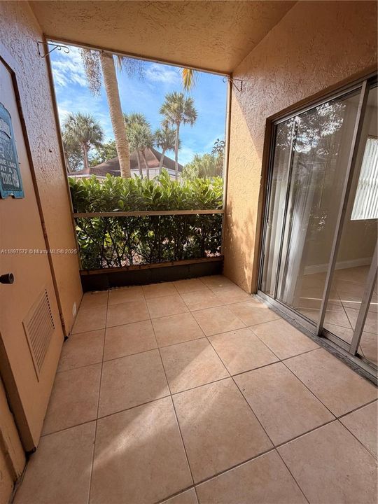 出租: $2,100 (2 贝兹, 2 浴室, 1093 平方英尺)