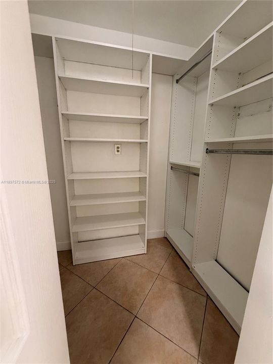 出租: $2,100 (2 贝兹, 2 浴室, 1093 平方英尺)