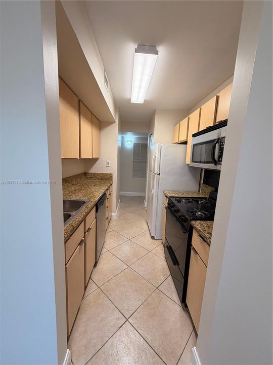 出租: $2,100 (2 贝兹, 2 浴室, 1093 平方英尺)