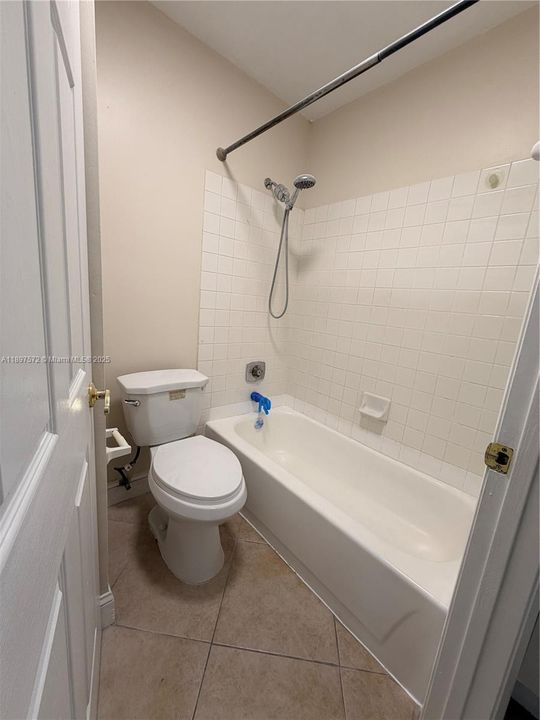 出租: $2,100 (2 贝兹, 2 浴室, 1093 平方英尺)