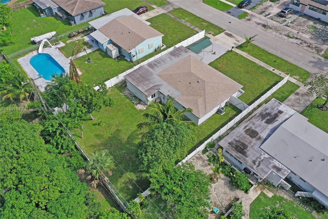 For Sale: $690,000 (5 beds, 3 baths, 1802 Square Feet)