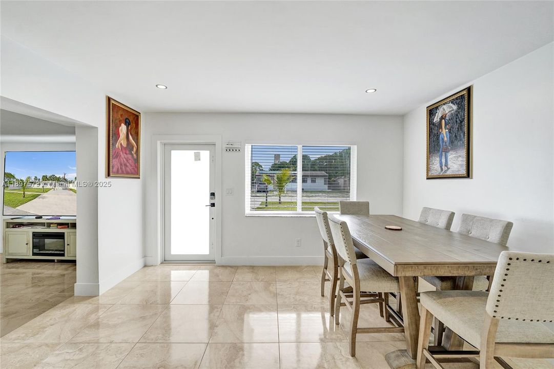 For Sale: $690,000 (5 beds, 3 baths, 1802 Square Feet)