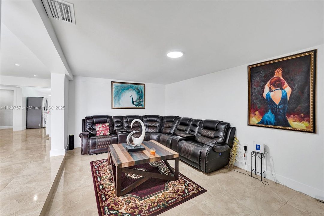 For Sale: $690,000 (5 beds, 3 baths, 1802 Square Feet)