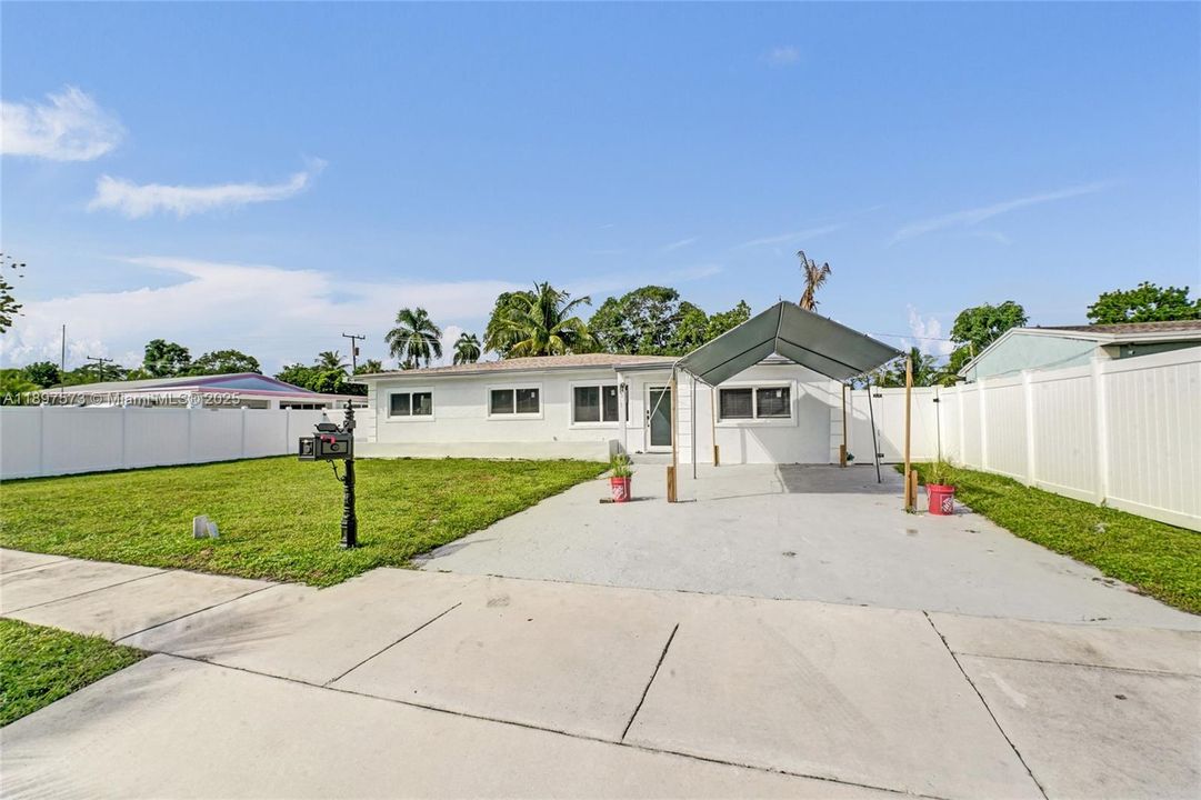 For Sale: $690,000 (5 beds, 3 baths, 1802 Square Feet)