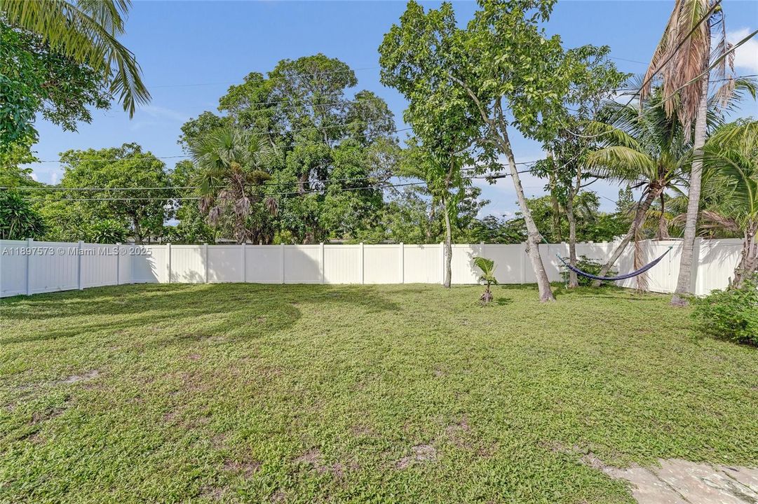 For Sale: $690,000 (5 beds, 3 baths, 1802 Square Feet)