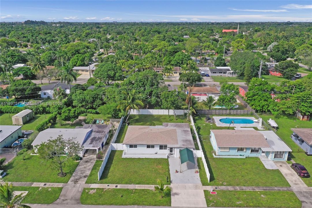 For Sale: $690,000 (5 beds, 3 baths, 1802 Square Feet)