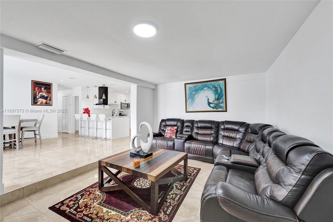 For Sale: $690,000 (5 beds, 3 baths, 1802 Square Feet)