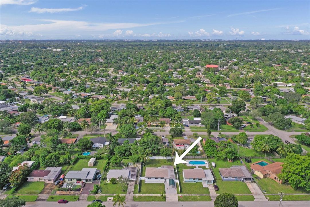 For Sale: $690,000 (5 beds, 3 baths, 1802 Square Feet)