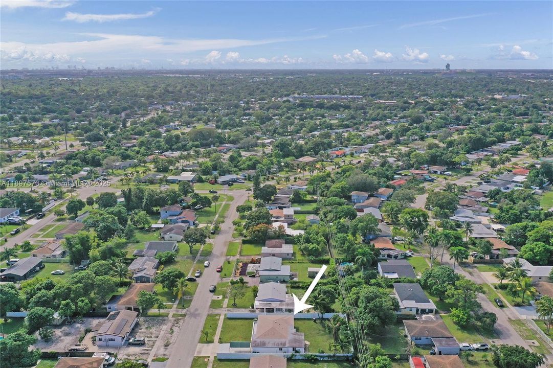 For Sale: $690,000 (5 beds, 3 baths, 1802 Square Feet)