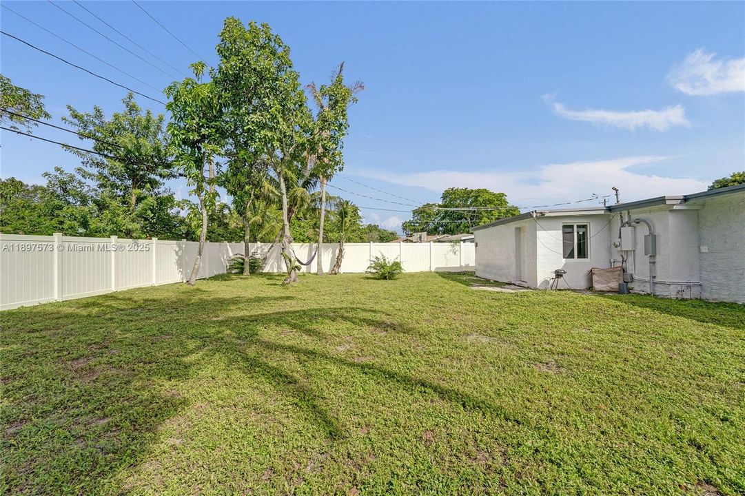 For Sale: $690,000 (5 beds, 3 baths, 1802 Square Feet)