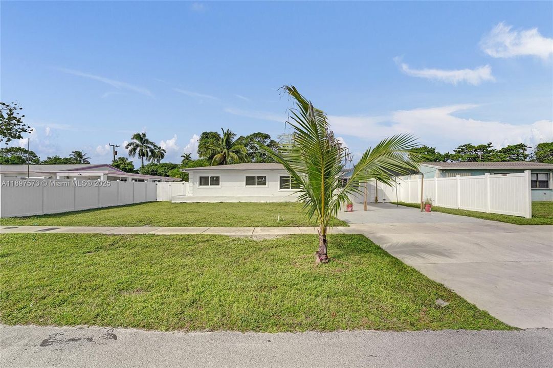 For Sale: $690,000 (5 beds, 3 baths, 1802 Square Feet)