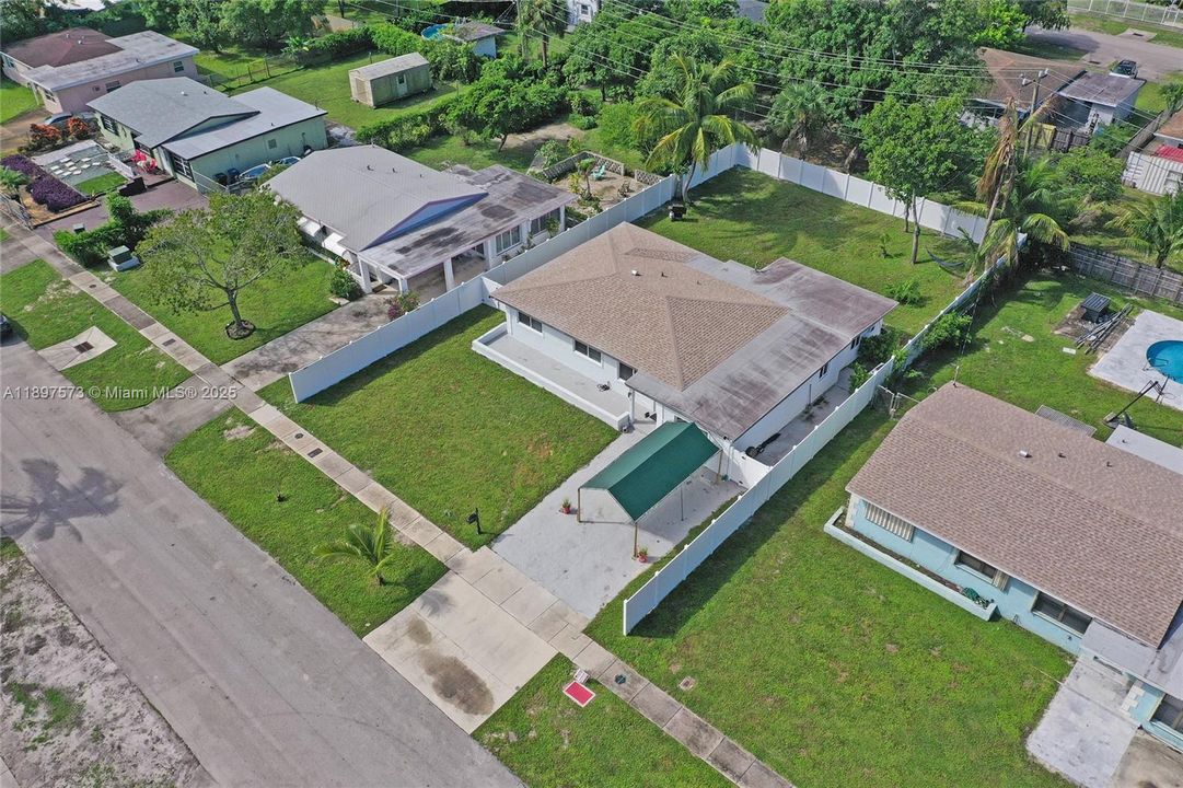 For Sale: $690,000 (5 beds, 3 baths, 1802 Square Feet)