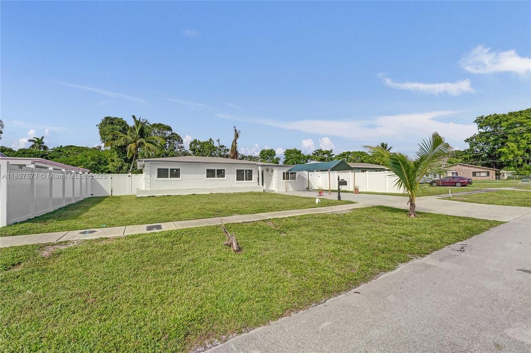 For Sale: $690,000 (5 beds, 3 baths, 1802 Square Feet)