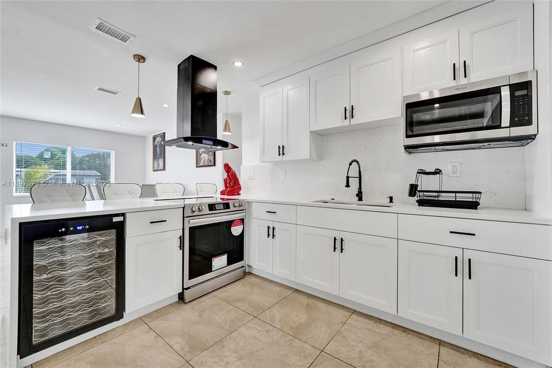 For Sale: $690,000 (5 beds, 3 baths, 1802 Square Feet)