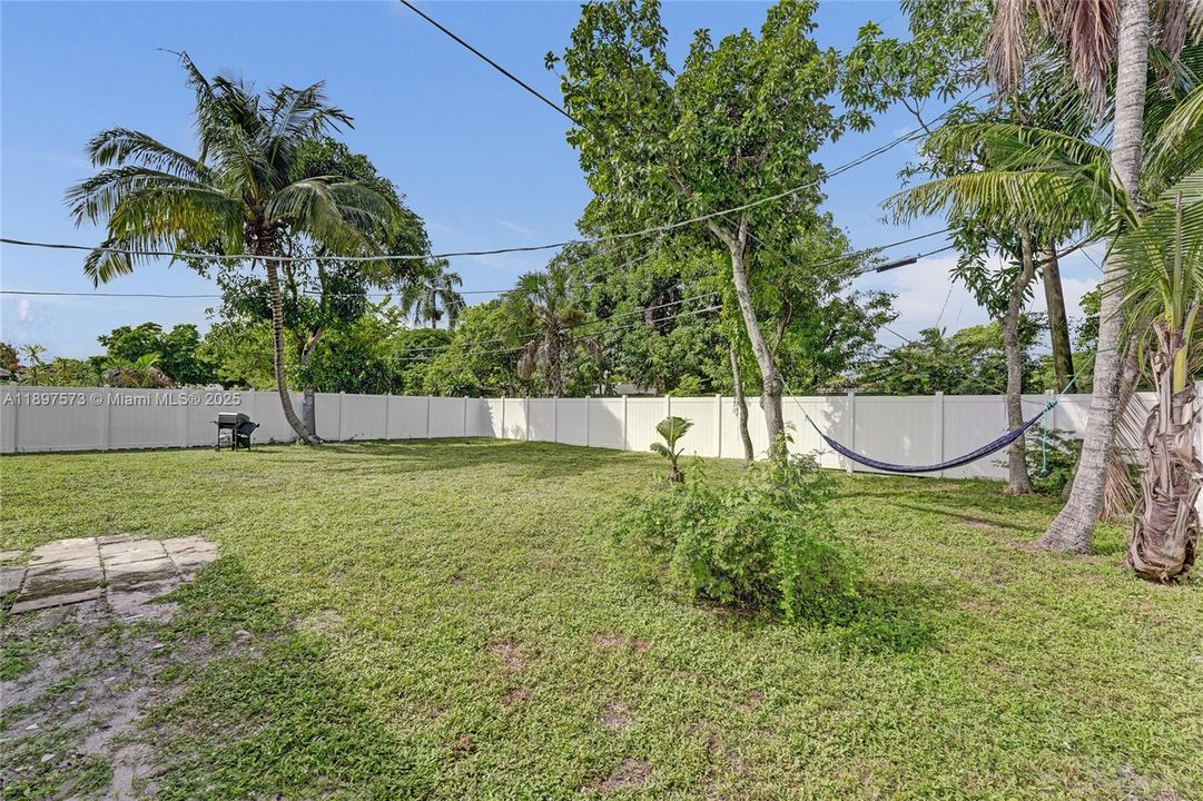 For Sale: $690,000 (5 beds, 3 baths, 1802 Square Feet)