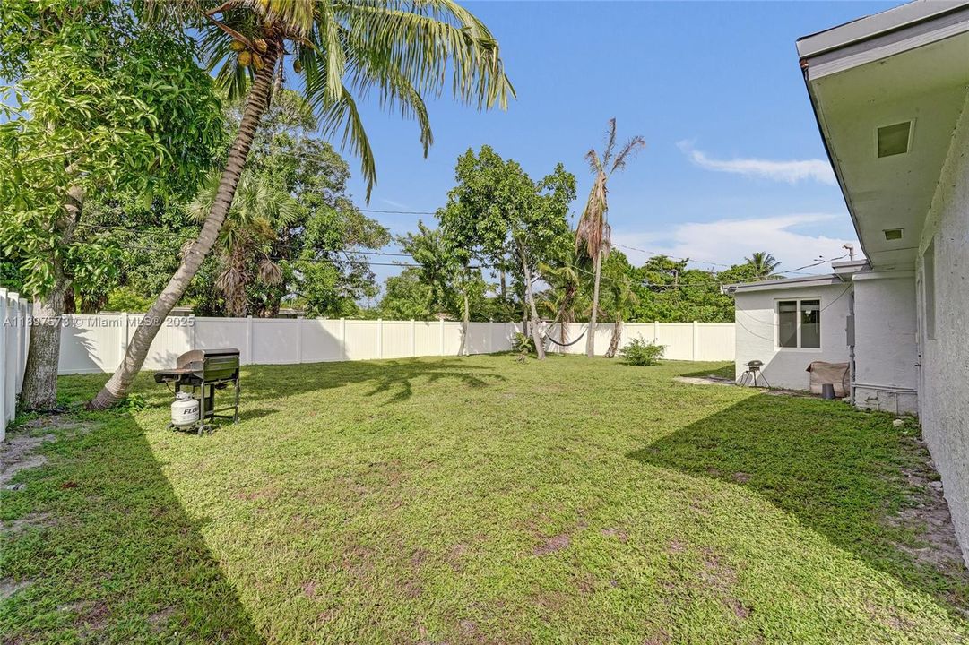 For Sale: $690,000 (5 beds, 3 baths, 1802 Square Feet)