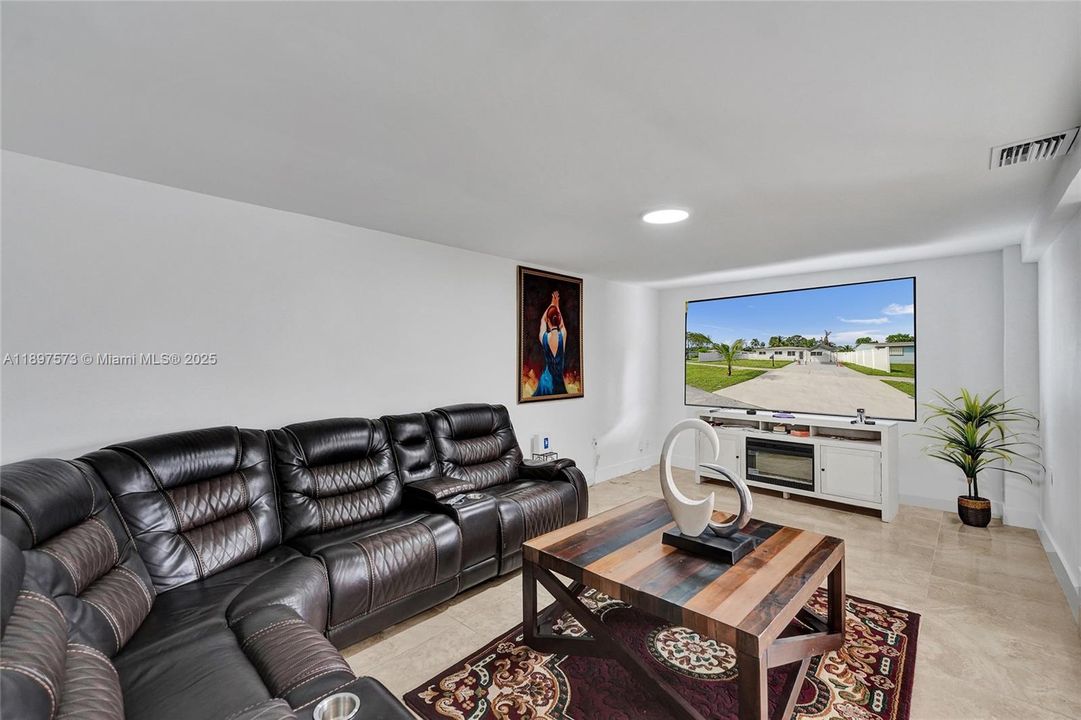 For Sale: $690,000 (5 beds, 3 baths, 1802 Square Feet)