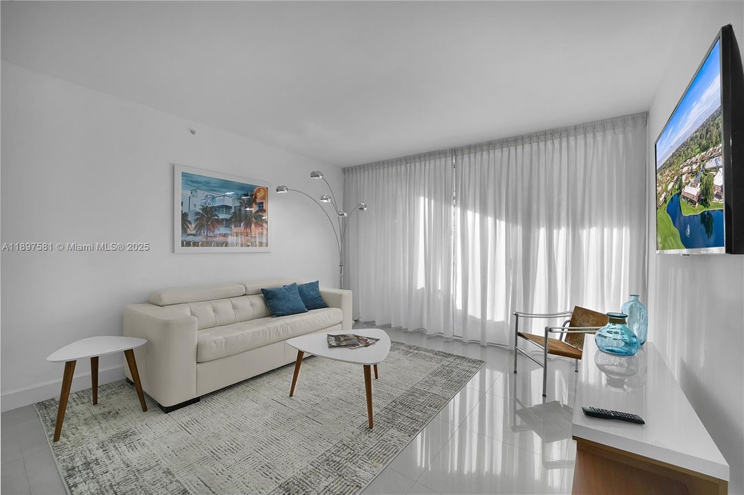 Recently Rented: $3,295 (1 beds, 1 baths, 726 Square Feet)