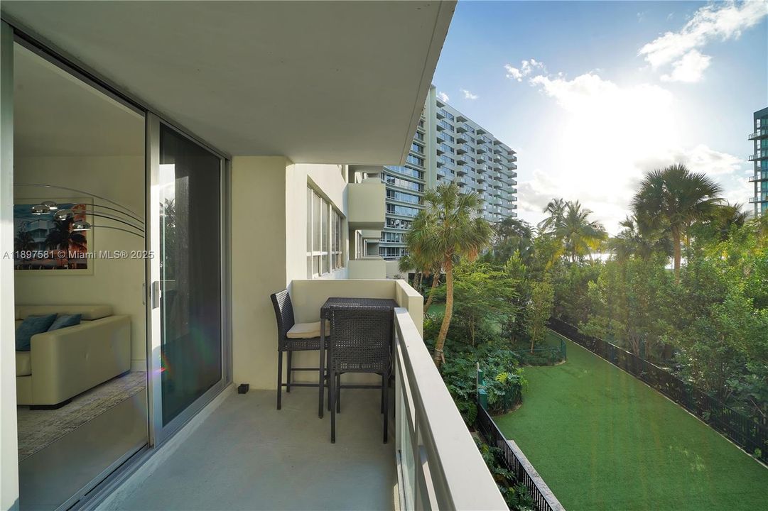 Recently Rented: $3,295 (1 beds, 1 baths, 726 Square Feet)