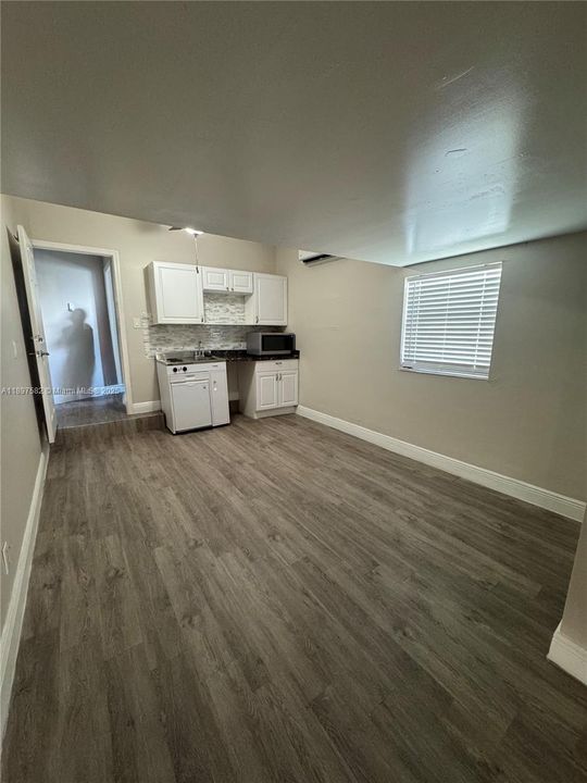 最近租的: $1,000 (0 贝兹, 1 浴室, 1373 平方英尺)