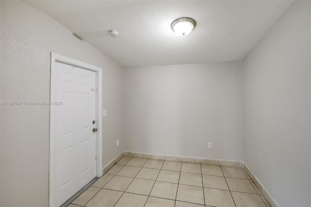 Recently Rented: $2,420 (3 beds, 2 baths, 1024 Square Feet)