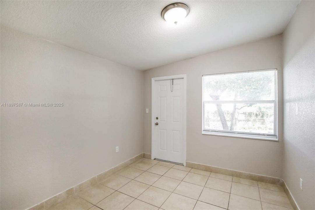 Recently Rented: $2,420 (3 beds, 2 baths, 1024 Square Feet)