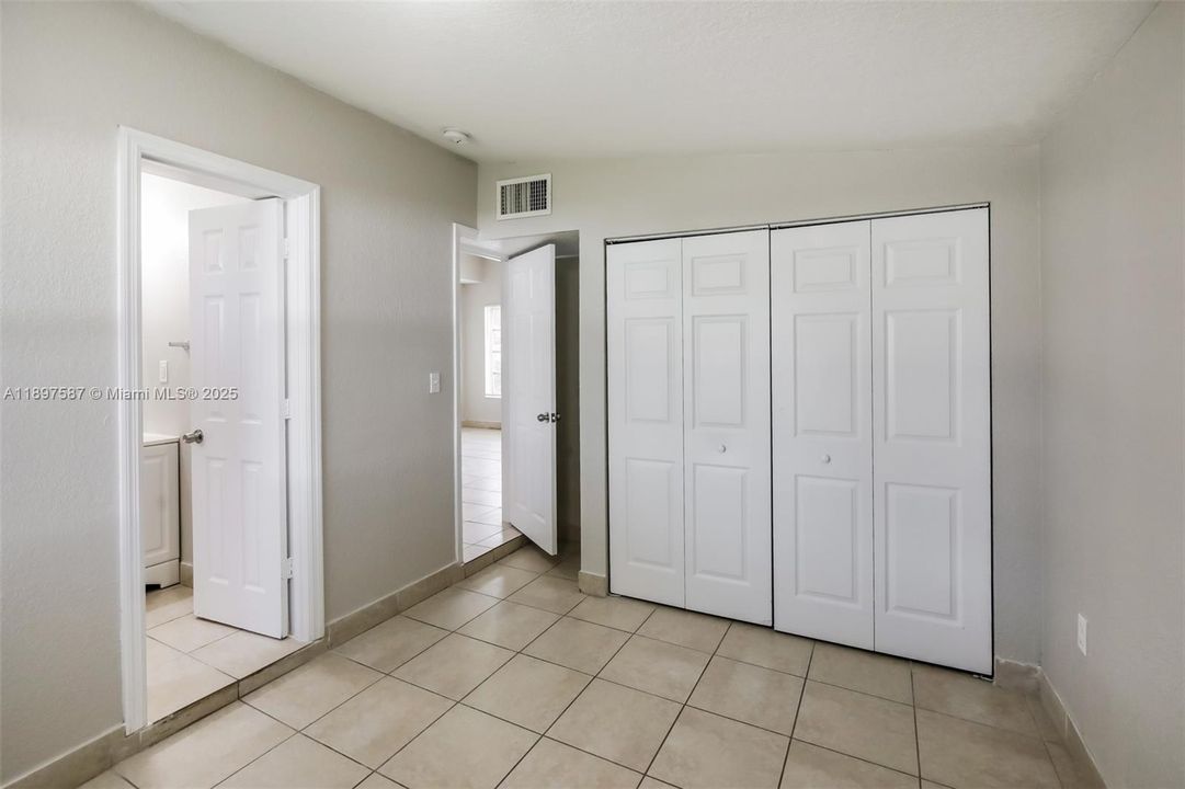 Recently Rented: $2,420 (3 beds, 2 baths, 1024 Square Feet)