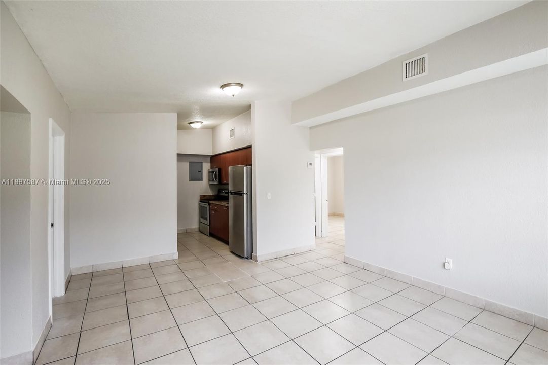 Recently Rented: $2,420 (3 beds, 2 baths, 1024 Square Feet)