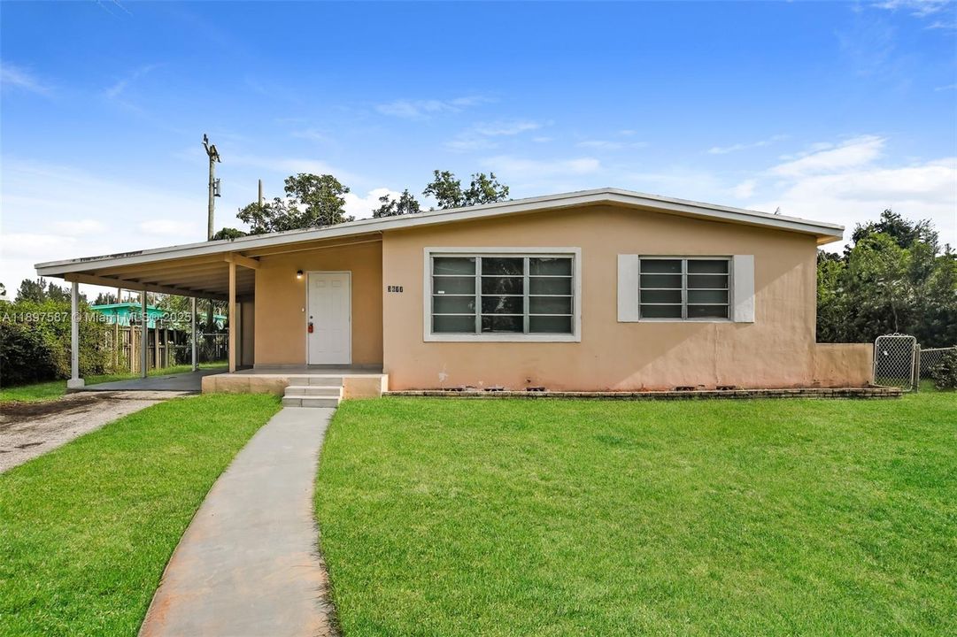 Recently Rented: $2,420 (3 beds, 2 baths, 1024 Square Feet)