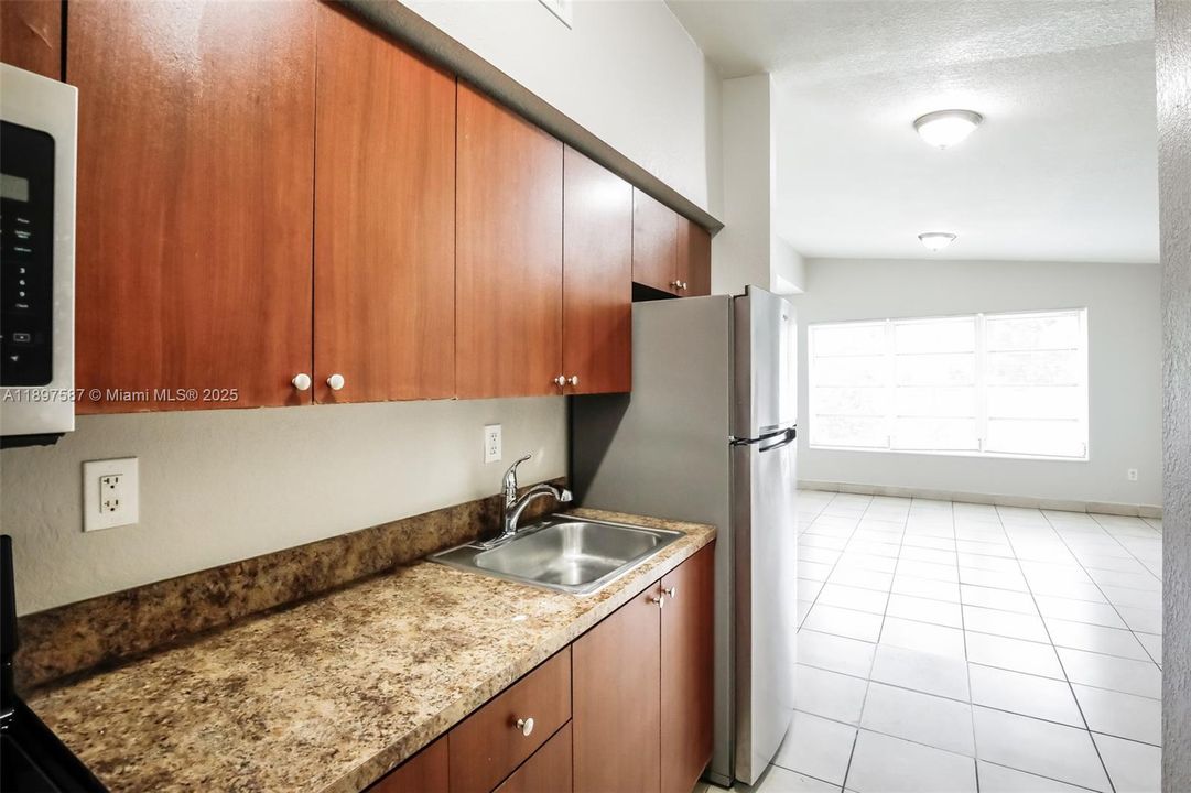 Recently Rented: $2,420 (3 beds, 2 baths, 1024 Square Feet)