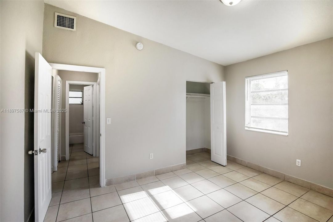 Recently Rented: $2,420 (3 beds, 2 baths, 1024 Square Feet)