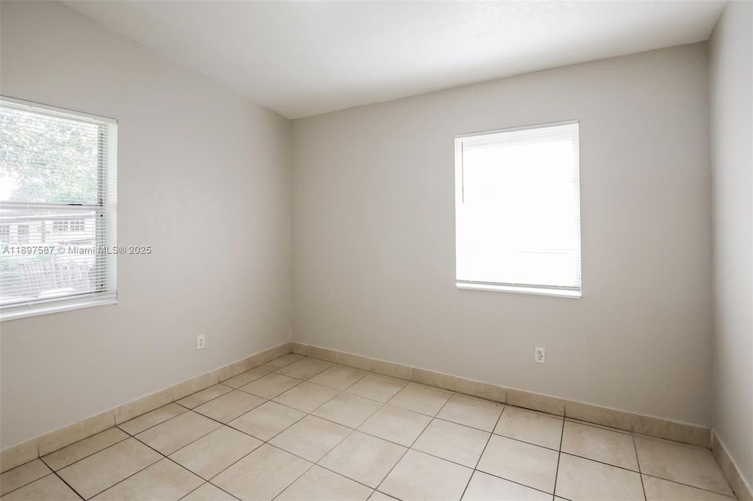 Recently Rented: $2,420 (3 beds, 2 baths, 1024 Square Feet)