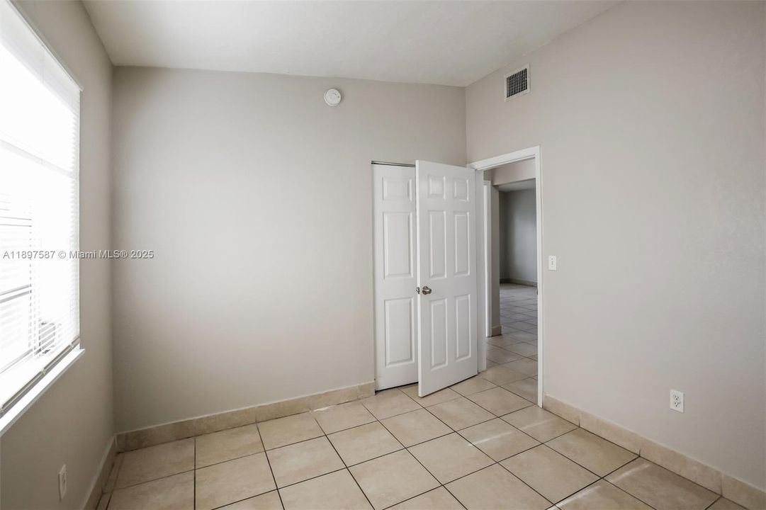 Recently Rented: $2,420 (3 beds, 2 baths, 1024 Square Feet)