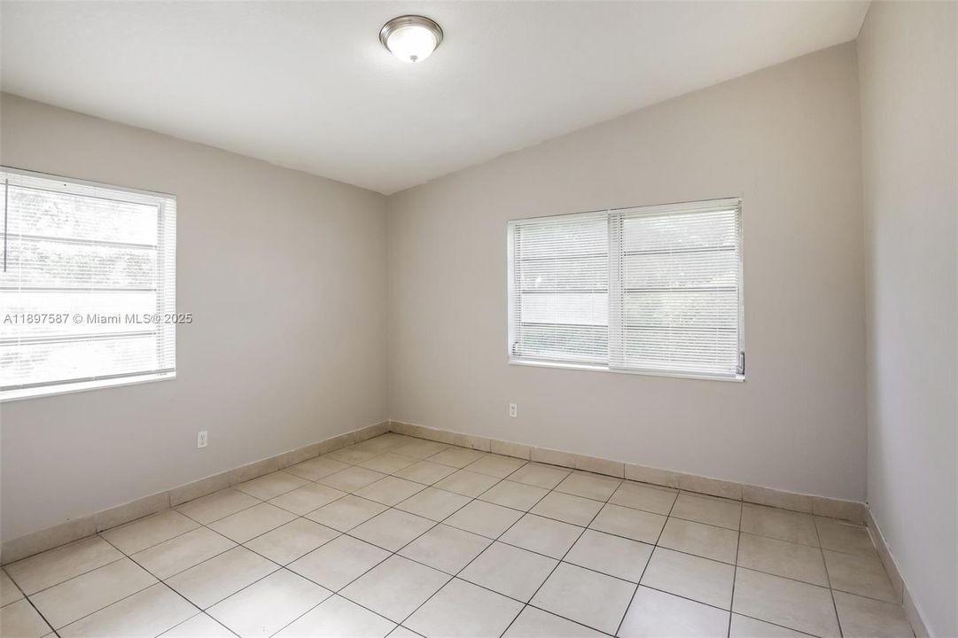 Recently Rented: $2,420 (3 beds, 2 baths, 1024 Square Feet)