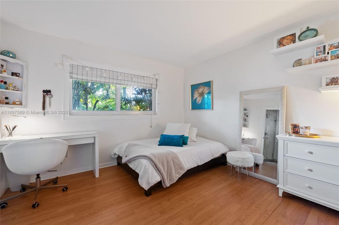 For Sale: $2,200,000 (5 beds, 4 baths, 3641 Square Feet)