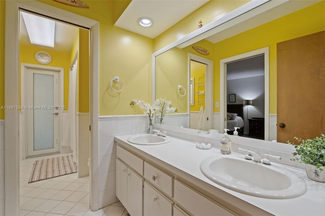 For Sale: $2,200,000 (5 beds, 4 baths, 3641 Square Feet)