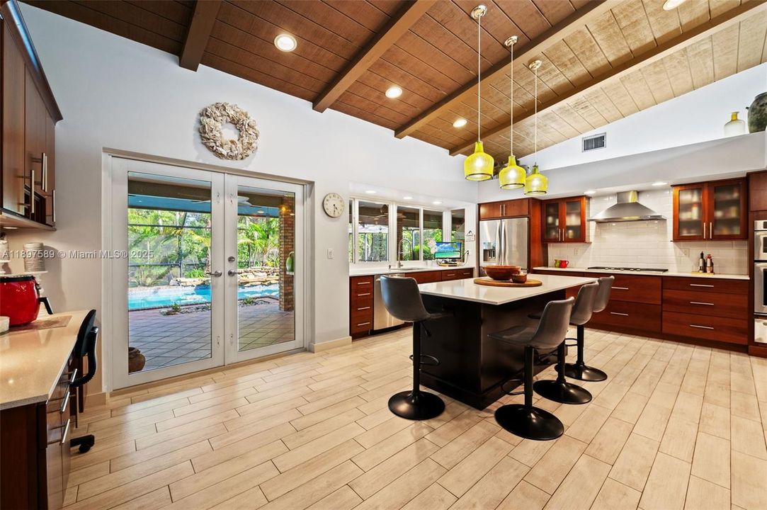 For Sale: $2,200,000 (5 beds, 4 baths, 3641 Square Feet)