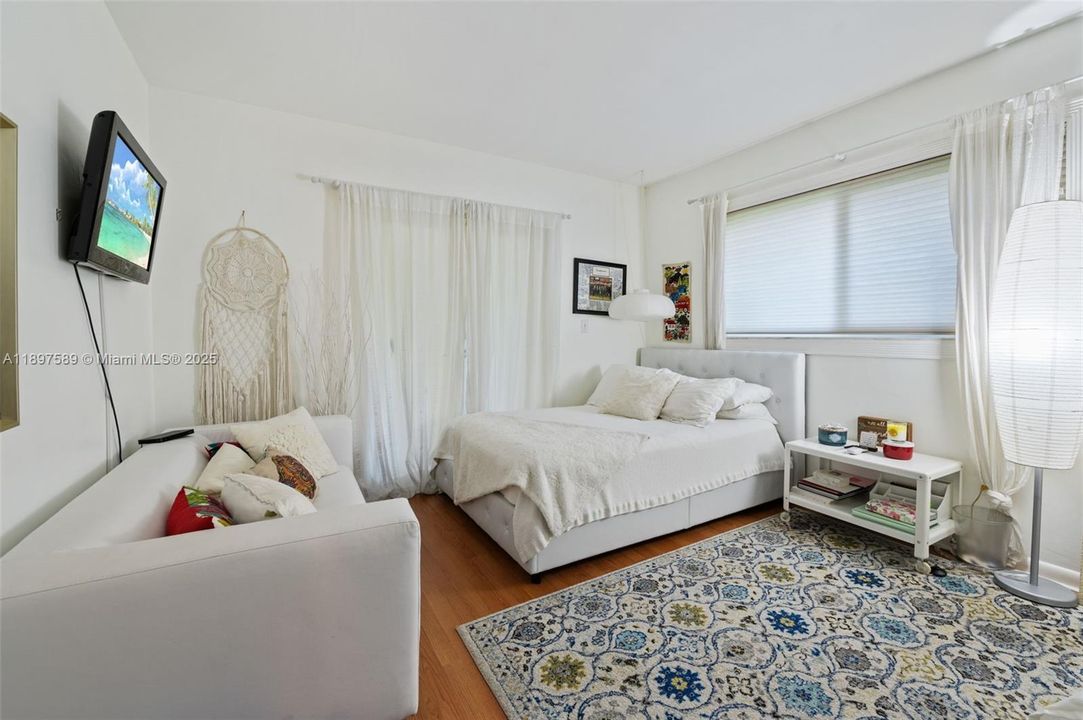 For Sale: $2,200,000 (5 beds, 4 baths, 3641 Square Feet)