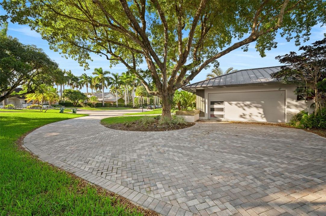 For Sale: $2,200,000 (5 beds, 4 baths, 3641 Square Feet)