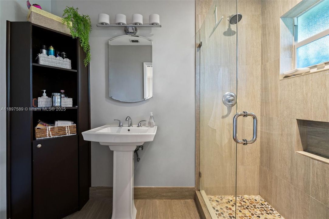 For Sale: $2,200,000 (5 beds, 4 baths, 3641 Square Feet)