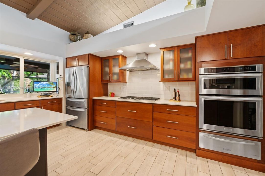 For Sale: $2,200,000 (5 beds, 4 baths, 3641 Square Feet)