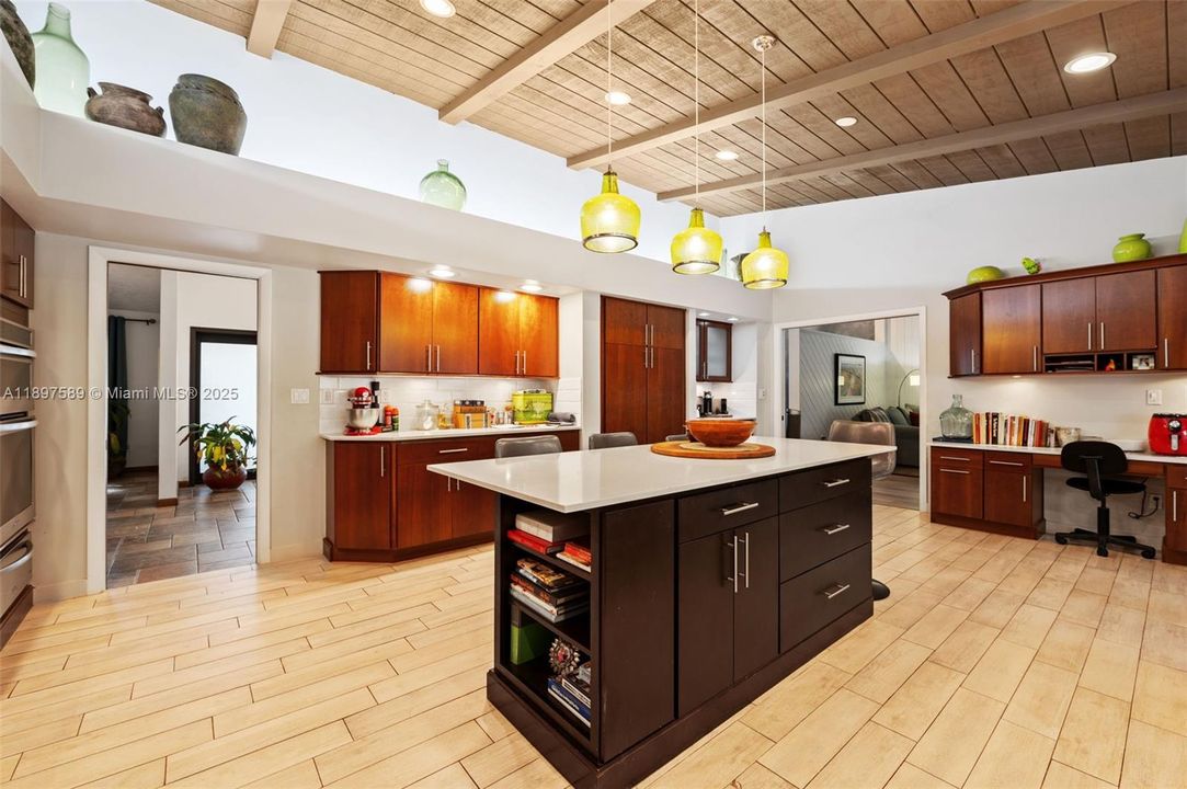 For Sale: $2,200,000 (5 beds, 4 baths, 3641 Square Feet)