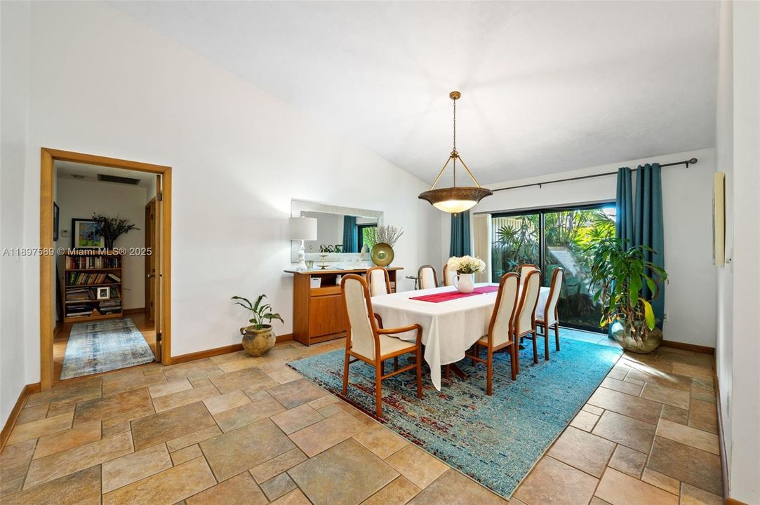 For Sale: $2,200,000 (5 beds, 4 baths, 3641 Square Feet)