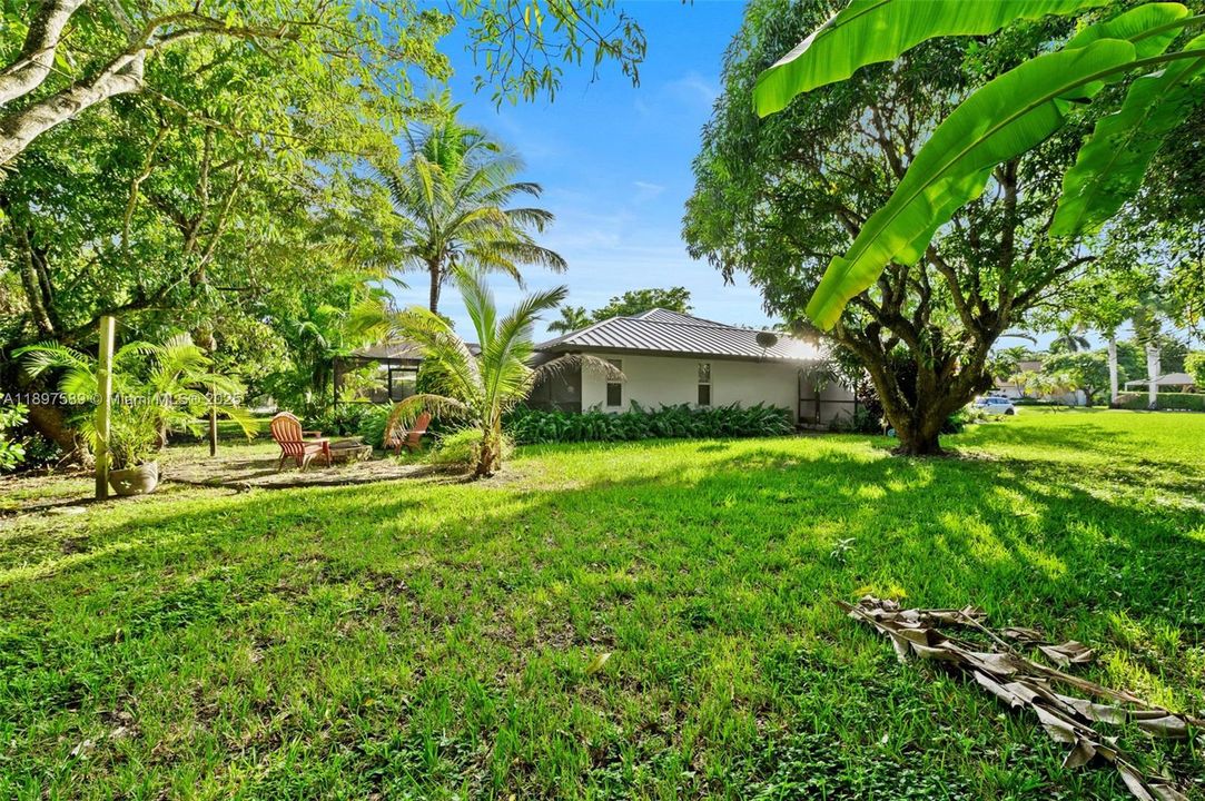 For Sale: $2,200,000 (5 beds, 4 baths, 3641 Square Feet)