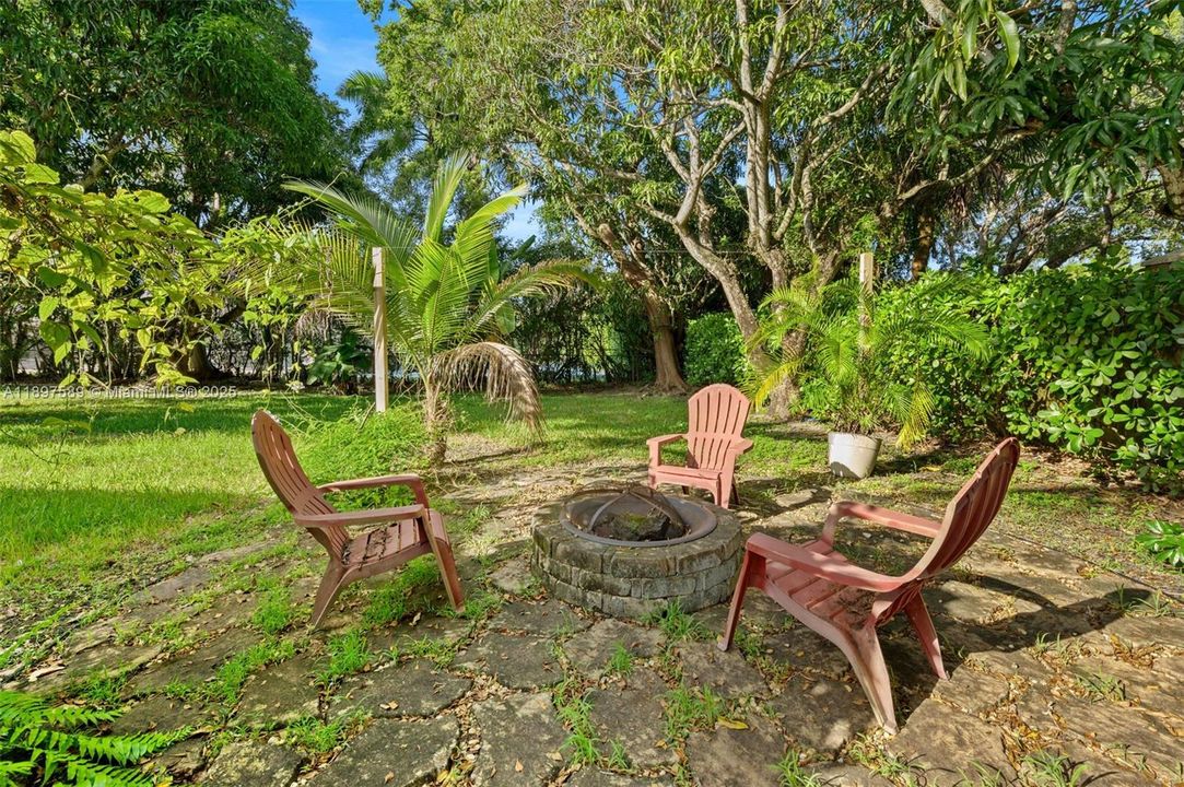 For Sale: $2,200,000 (5 beds, 4 baths, 3641 Square Feet)