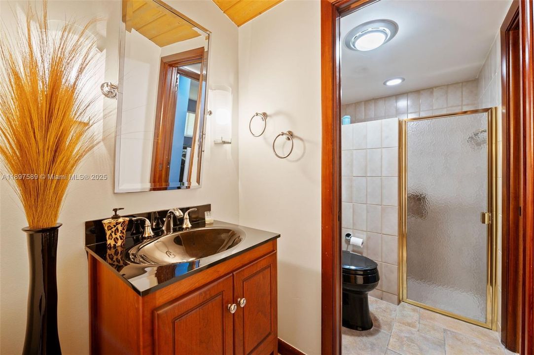 For Sale: $2,200,000 (5 beds, 4 baths, 3641 Square Feet)