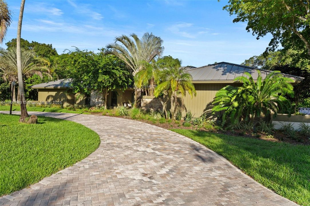 For Sale: $2,200,000 (5 beds, 4 baths, 3641 Square Feet)