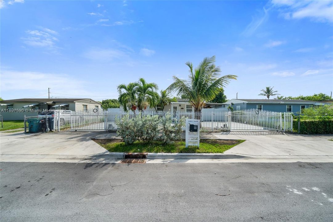 For Rent: $2,200 (2 beds, 1 baths, 1292 Square Feet)